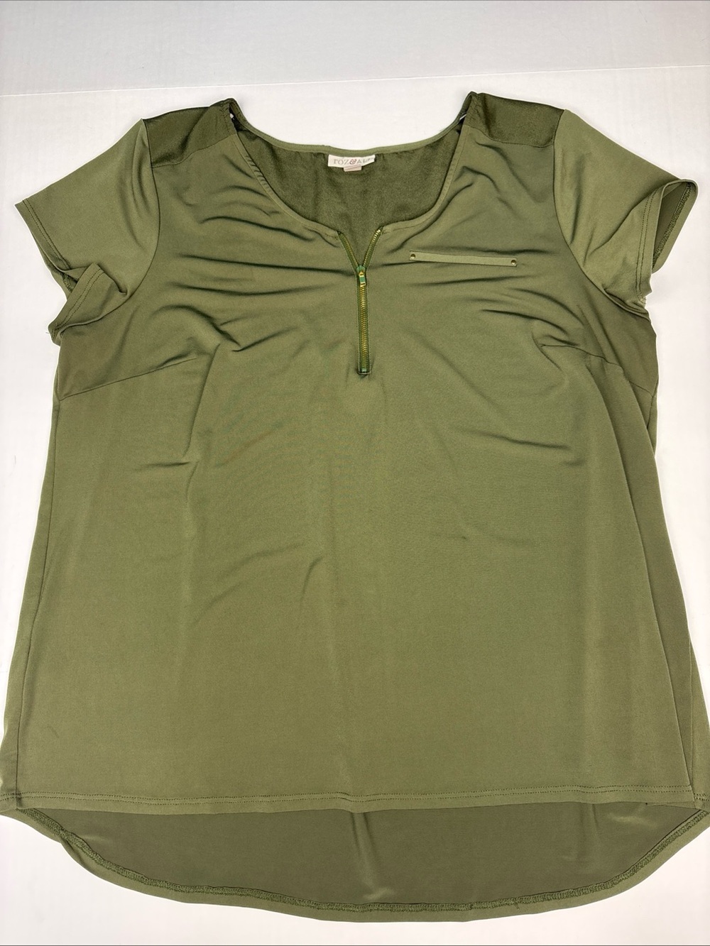 Roz & Ali Women 2X Shirt Army Green Zipper V-Neck Polyester Spandex Slinky
